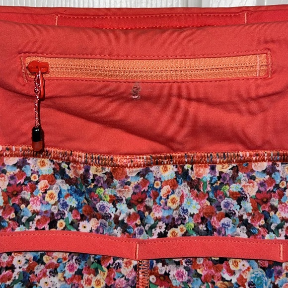Lululemon 🍋 Run Speed Shorts 4-way Stretch
Prism Petal Size 4 - Picture 13 of 13
